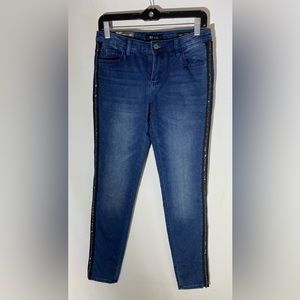 NWT Women’s Buffalo David Bitton Skinny Jeans with beaded embroidery on sides